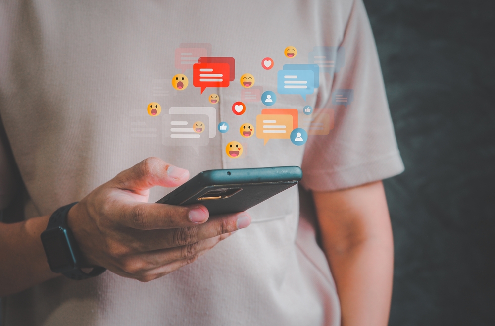 Learn English online comment on social media
