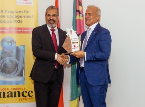 Mr Manuel Soares, CEO of Moza Banco and David de Jager
